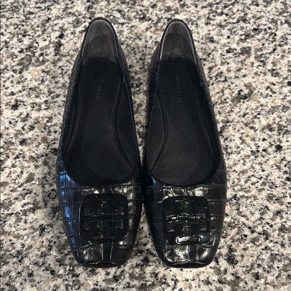 Black Croc-Embossed Women Shoes - Picture 1 of 5